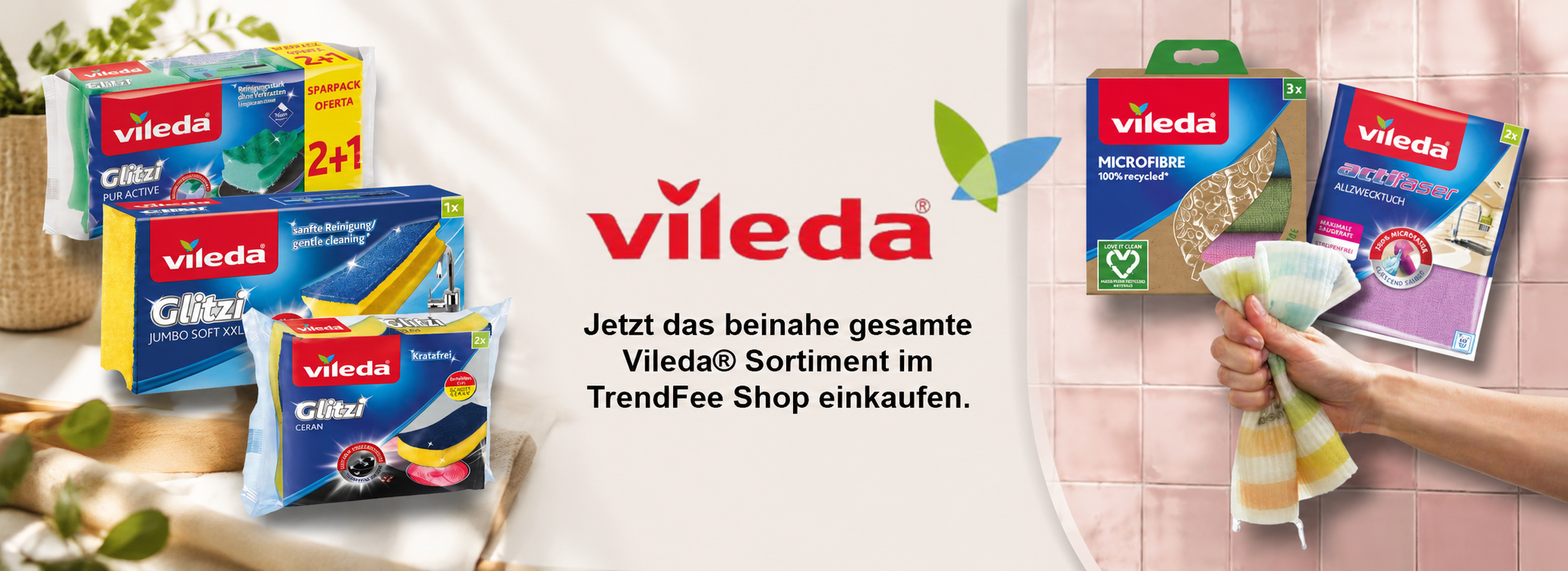 Dieses Bild zeigt einen Ausschnitt aus unserem Produktportfolie an Haushalts- und Putzutensilien wie Schwämmen und Tüchern von der Marke Vileda.